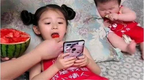 老婆吃瓜儿子吃瓜皮